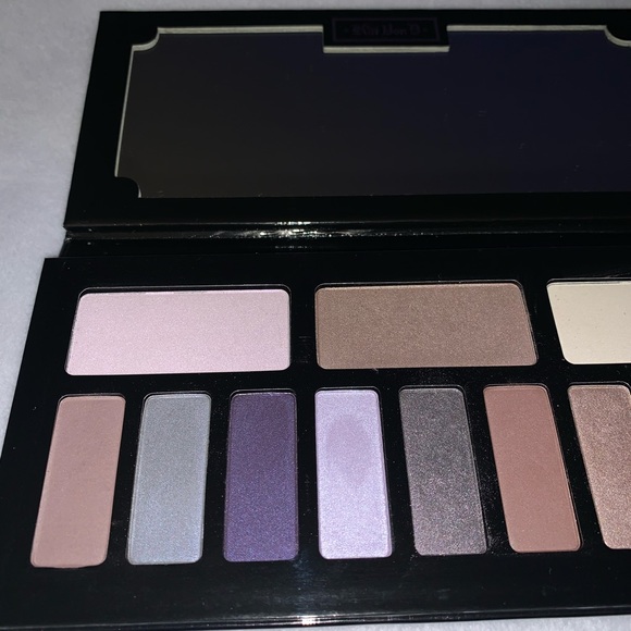 KAT VON D Interstellar eyeshadow palette. - Picture 3 of 6